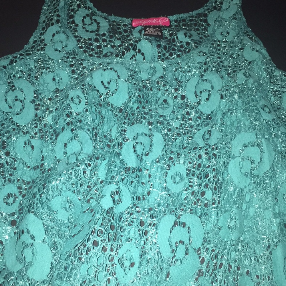 Say what.   Lace tank